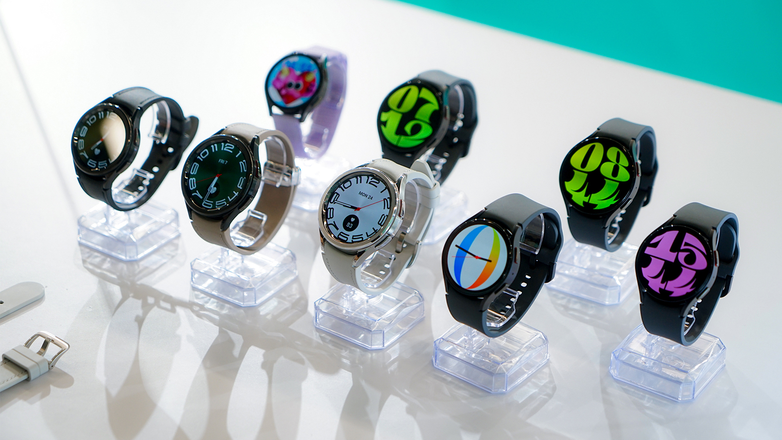 Best Smartwatches of 2025 – Reviews, Features & Comparisons